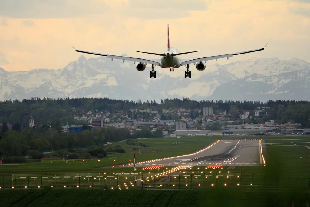 Read more about the article Heathrow Airport Fully Operational Despite Global Airspace Disruptions